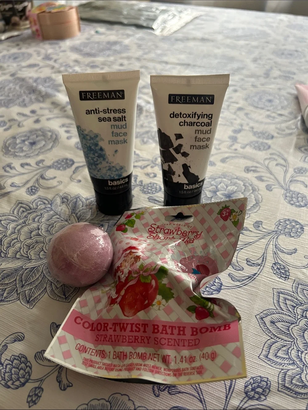 Bath bomb and face wash